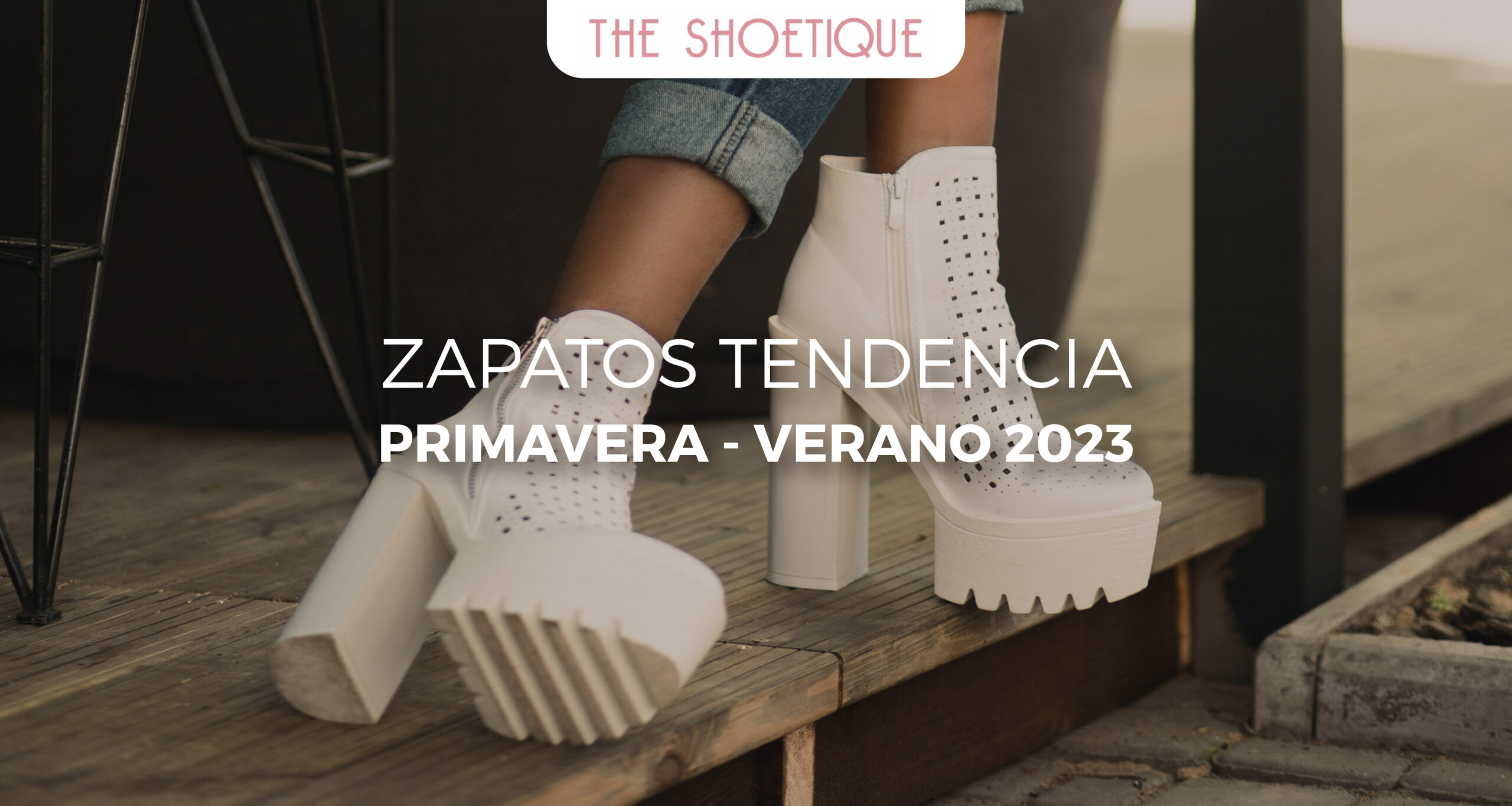 Vestidos transparentes con sandalias de tacón en tendencia de  Primavera-Verano 2023
